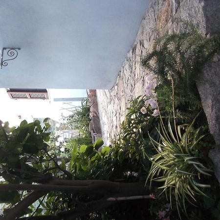 Apartament I Giardini Di Carmen La Maddalena  Zewnętrze zdjęcie