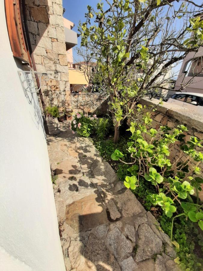 Apartament I Giardini Di Carmen La Maddalena  Zewnętrze zdjęcie