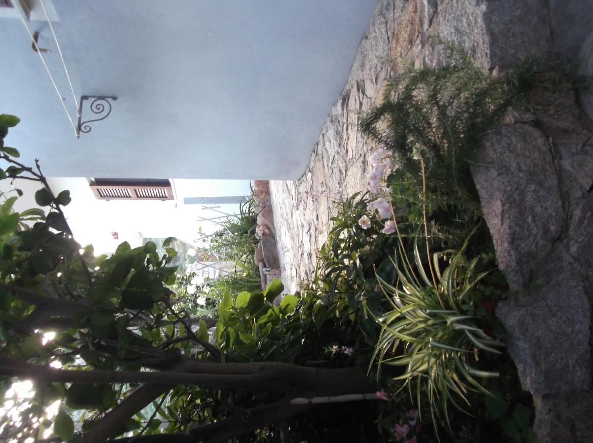 Apartament I Giardini Di Carmen La Maddalena  Zewnętrze zdjęcie